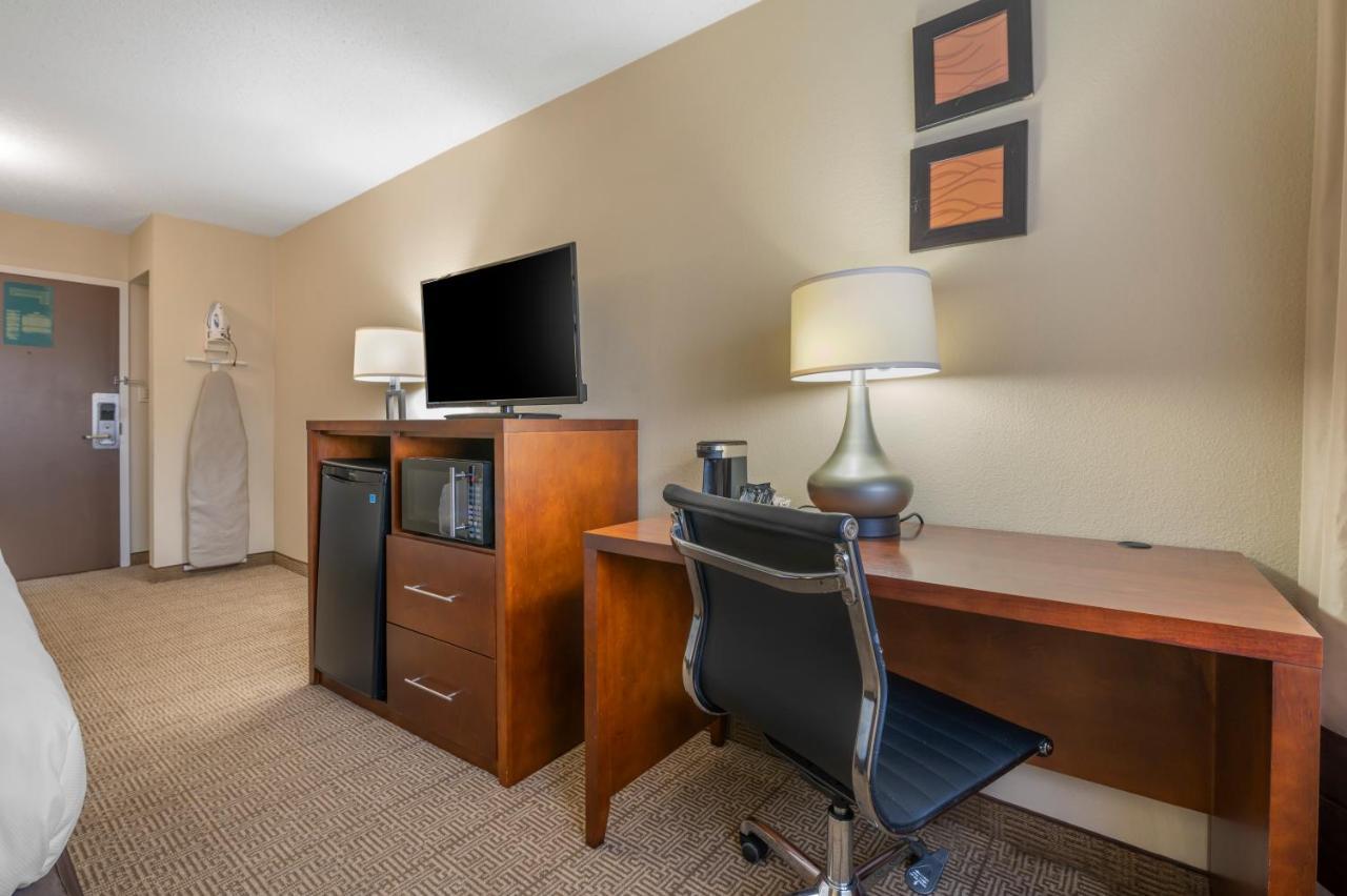 Comfort Inn & Suites North At The Pyramids Indianapolis Kültér fotó