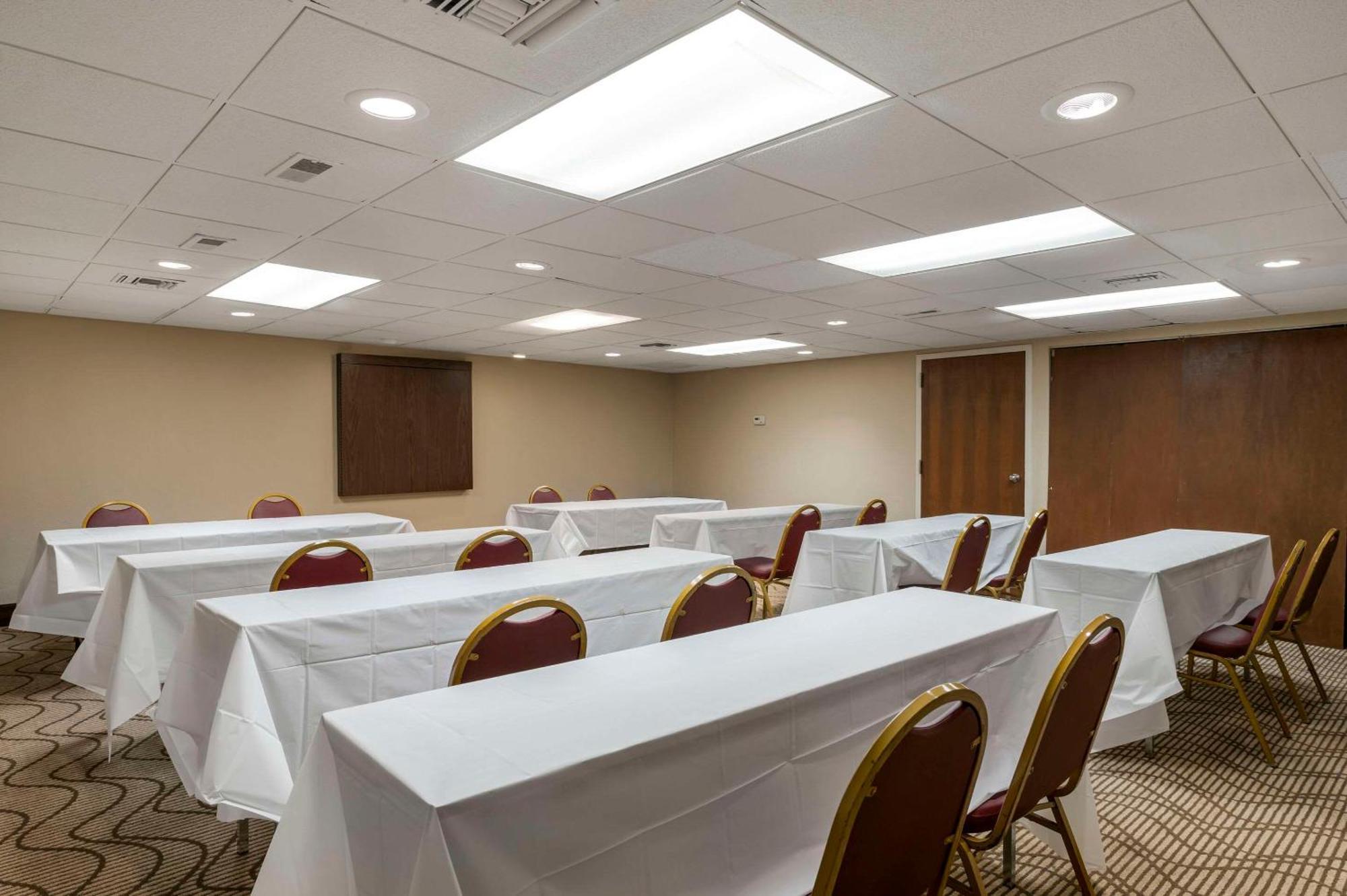 Comfort Inn & Suites North At The Pyramids Indianapolis Kültér fotó