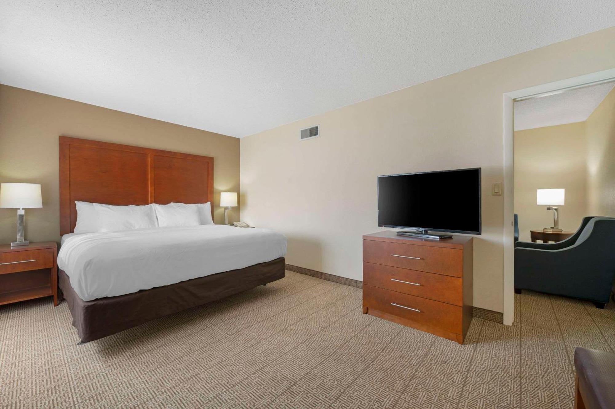 Comfort Inn & Suites North At The Pyramids Indianapolis Kültér fotó