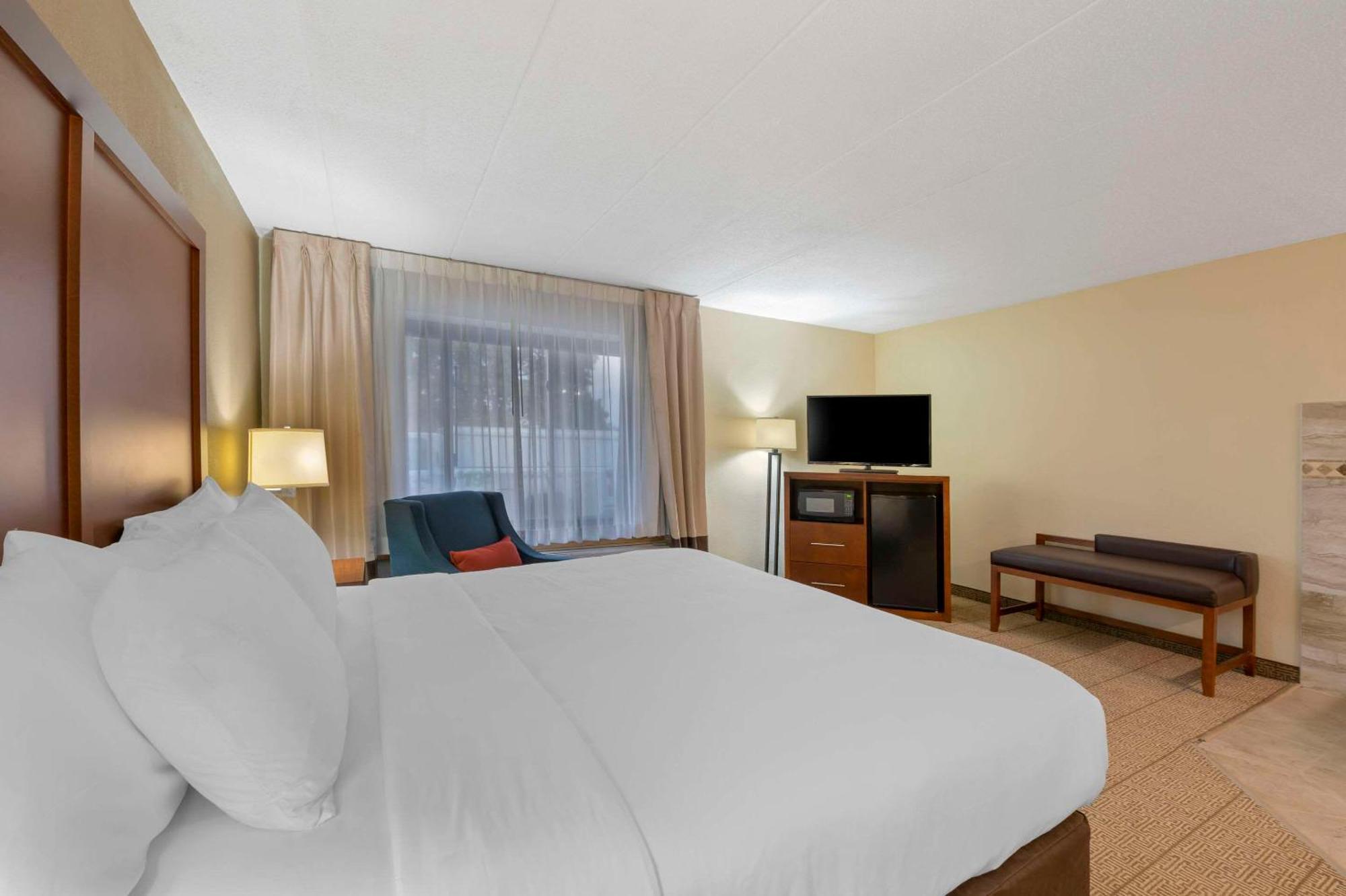 Comfort Inn & Suites North At The Pyramids Indianapolis Kültér fotó