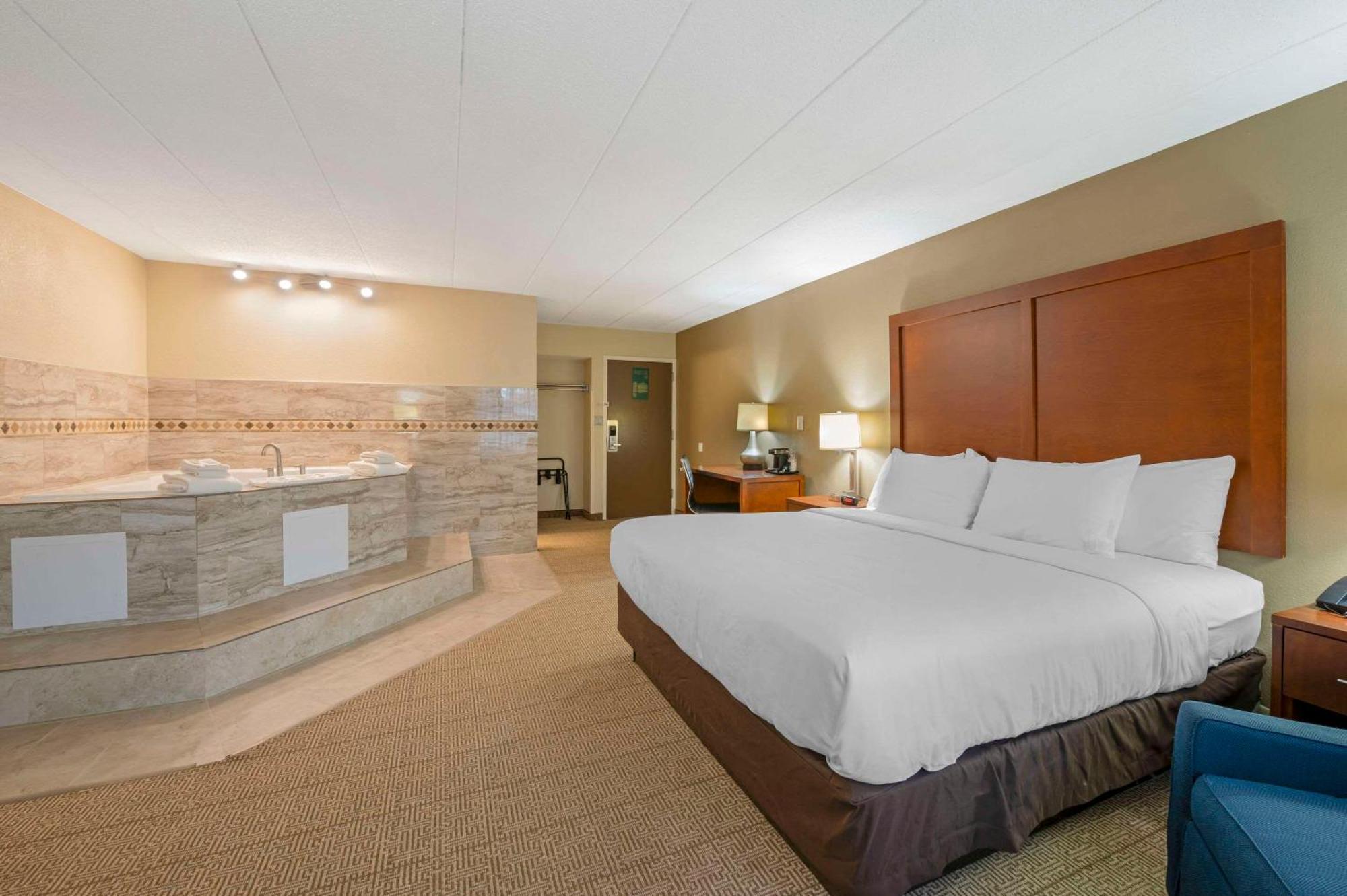 Comfort Inn & Suites North At The Pyramids Indianapolis Kültér fotó